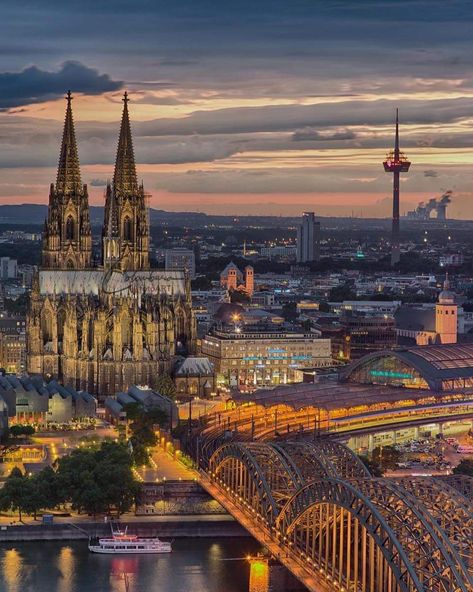 Cities In Germany, Family Presents, Heart Of Europe, European Architecture, Cologne Germany, Disneyland Park, Road Trip Planning, Europe Summer, Magical World