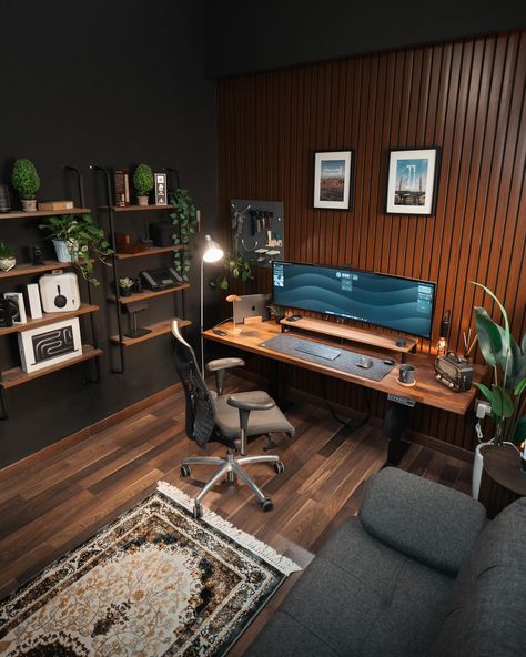 Wood Desk Setup, Masculine Home Office, Modern Home Offices, Desk Setups, Home Studio Setup, Cozy Home Office, Work Space Decor, Minimalist Office, Home Office Ideas