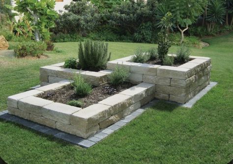 Landscape Edging Stone, Have Inspiration, Vegetable Garden Design, Raised Garden, Front Garden, Backyard Landscaping Designs, Garden Paths, Yard Landscaping, Front Yard Landscaping