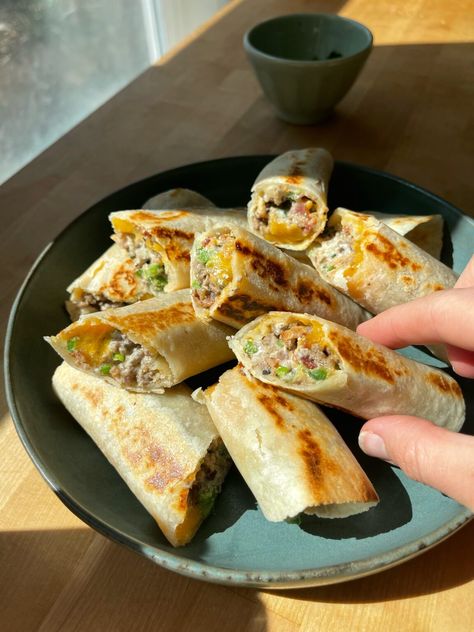 Shredded Chicken Recipes Easy, Beef Taquitos, Taquitos Beef, Keto Board, Taquitos Recipe, Mexican Appetizers, Latin Recipes, Weekly Dinner, Jalapeno Recipes