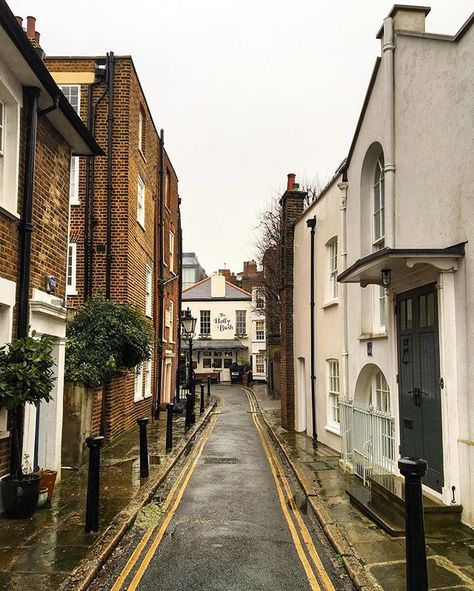 Lovely street in Hampstead, London. London Walks, Hampstead Village, Historical London, Holly Bush, Hampstead London, Small Town Life, London Pubs, Food Tour, London Town