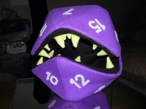 Gaming Decorations, Dice Jewelry, Cool Dice, Dnd Crafts, Felt Design, Dice Bags, Nerd Crafts, Dungeons And Dragons Dice, Cute Sewing Projects