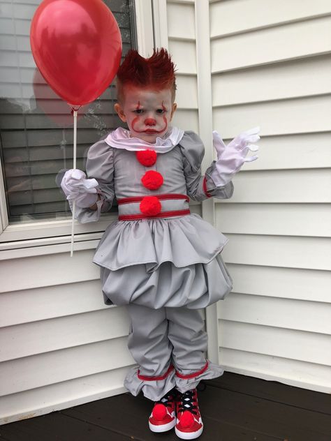 Diy Pennywise Costume Kids, Boys Pennywise Costume, Pennywise Makeup Boy, Halloween Kalas, Baby Pennywise, Pennywise Costume For Kids, Pennywise Costume, Boys Halloween Costumes Diy, Scary Clown Costume