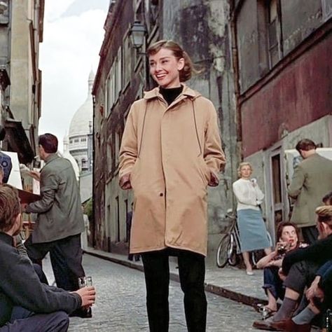 Audrey Hepburn Eternally on Instagram: “Audrey in Paris during the filming of Funny Face, 1956. #audreyhepburn” Audrey Hepburn Funny, Mini Skirts With Tights, Audrey Hepburn Funny Face, Audrey Hepburn Style Outfits, Funny Face 1957, Audrey Hepburn Outfit, Audrey Hepburn Movies, Aubrey Hepburn, Audrey Hepburn Inspired