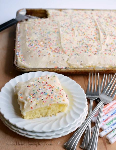 Quick and Easy Vanilla Sheet Cake Recipe - cheat a little with a box mix plus easy homemade icing and sprinkles for the win! Vanilla Sheet Cake, White Texas Sheet Cake, Vanilla Sheet Cakes, Easy Vanilla Cake, Easy Vanilla Cake Recipe, Texas Sheet, Easy Dessert Recipes Quick, Quick Cake, Dessert Simple