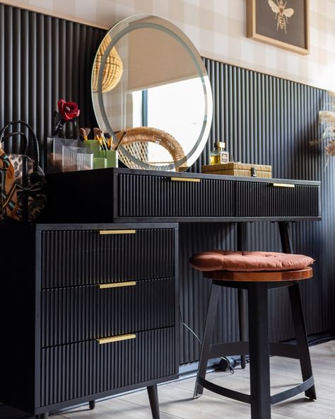 ✨🖤You won't believe how stylish and elegant the black variant of Serenity Dressing Table is. Plus, the touch screen mirror with LED lights? Total game-changer for a perfect lighting for your everyday self-care routine. 💄💅 📷 Gorgeous space from @thediydecorator 🖤✨ . . . . . . . . #luxoliving #luxolivingau #luxolivingstyle #dressing #dressingtable #dressingroom #vanitytable #makeup #makeupmirror #afterpay #afterpayavailable #afterpayit #australia #sydney #melbourne... Touch Screen Mirror, Black Dressing Tables, Bed Heads, Round Gold Mirror, Single Queen, Mirror With Led Lights, Australia Sydney, Screen Mirroring, London Flat