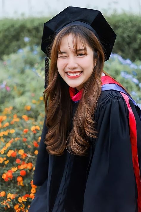 Kpop Graduation Photo, Graduation Pictures Korean, Freen Sarocha Graduation, Grad Photos Makeup, Fall Graduation Outfit, Itzy Graduation Photo, Creative Shot For Graduation Philippines, Thailand Graduation Photo, Graduation Outfit Ideas High School