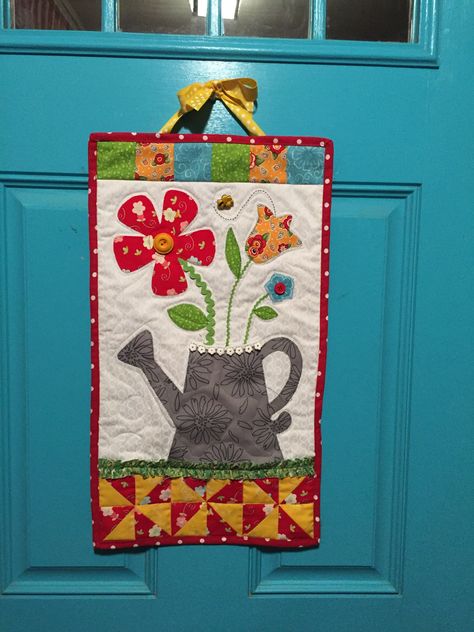 Quilted door hanger Quilted Door Hangers Free Pattern, Quilted Door Hangings, Wooden Quilt Hangers, Mini Quilt Hangers, Quilted Welcome Door Hanging, Quilted Welcome Wall Hanging, Door Quilt, Door Banners, Christmas Door Hangings