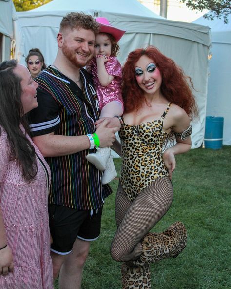 chappell roan with fans backstage at kentuckiana pride festival at big four lawn in louisville, KY. photographed by liz.ardfilm on ig.  june 15th, 2024 Chapelle Roan Costume, Chappel Roan Photoshoot, Chapelle Roan Halloween Costume, Chappel Roan Halloween Costume, Chappell Roan Stage Outfit, Chappell Roan Photoshoot, Chappell Roan Looks, Chappell Roan Halloween Costume, Chappell Roan Costume