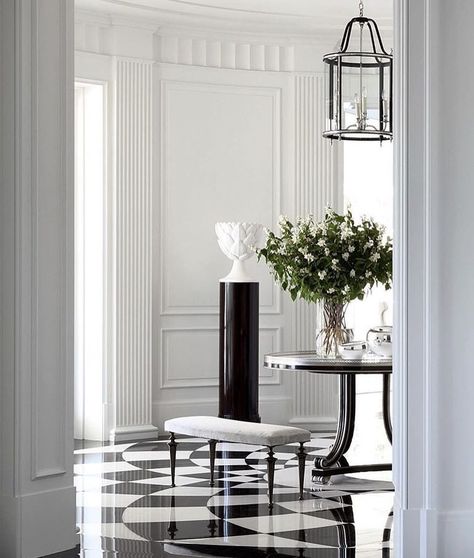 Well ... it’s all about the entry . ◼️#designlifestyle Black And White Game, Thomas Pheasant, Modern House Interior, The World Of Interiors, Hallway Design, Black And White Interior, Interiors Magazine, Williams Sonoma Home, White Rooms