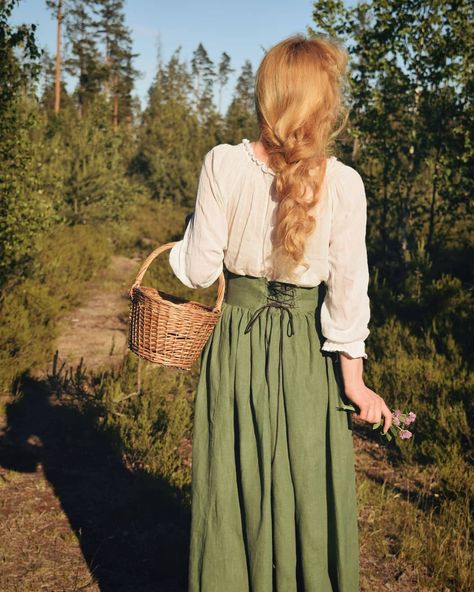 Lacing, linen and long skirts. As for me, I feel wonderful with them! :) 🌿 The skirt will be available soon.  #vscocam #vsco #vsconature… Ellen Tyn, Spring Cottagecore, Era Victoria, Cottage Core Fashion, Old Dress, Cottagecore Outfits, Cottagecore Fashion, Cottage Core Aesthetic, Cottagecore Aesthetic