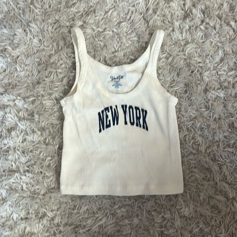 New York Tank, Never Worn Brandy Tank Tops, Aesthetic Tank Tops, Brandy Clothes, Brandy Melville Clothes, Highschool Fits, Brandy Mellvile, Brandy Melville Shirts, Tops Brandy Melville, Pinterest Wardrobe