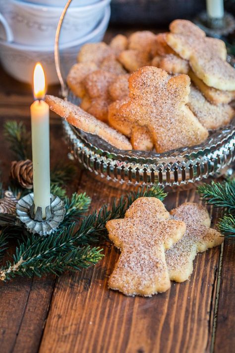 Jul Kaka, Christmas Sweets, Christmas Feeling, Christmas Goodies, Scandinavian Christmas, Christmas Cake, Christmas Treats, Christmas Baking, Christmas Candy