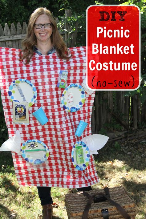 DIY Picnic Blanket Costume no-sew #NoSewCostume #DIYCostume #LastMinuteCostume #CreativeCostumeIdea Diy Picnic Blanket, Halloween Costumes For Families, Original Costume Ideas, Picnic Blanket Diy, Blanket Costume, Weighted Blanket Diy, Sew Halloween Costume, Girl Group Halloween Costumes, Diy Picnic