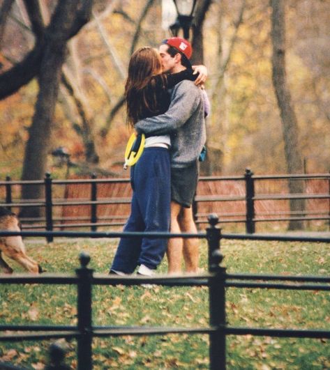 carolyn bessette and jfk jr Carolyn Bessette, Jfk Jr, The Love Club, Cosmic Girls, Couple Aesthetic, Hopeless Romantic, Cute Couple Pictures, Central Park, Couple Pictures