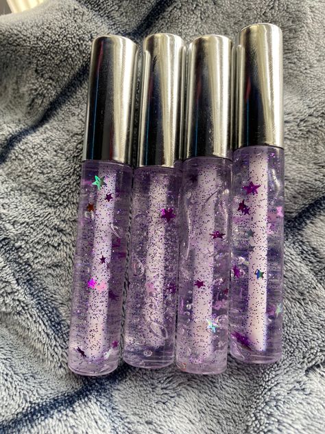 Purple Lipgloss Aesthetic, Cute Lip Gloss Tubes, Lip Gloss Purple, Cute Lip Gloss, Purple Lip Gloss, Glossy Lips Makeup, Cute Lipstick, Lip Gloss Homemade, Purple Stuff