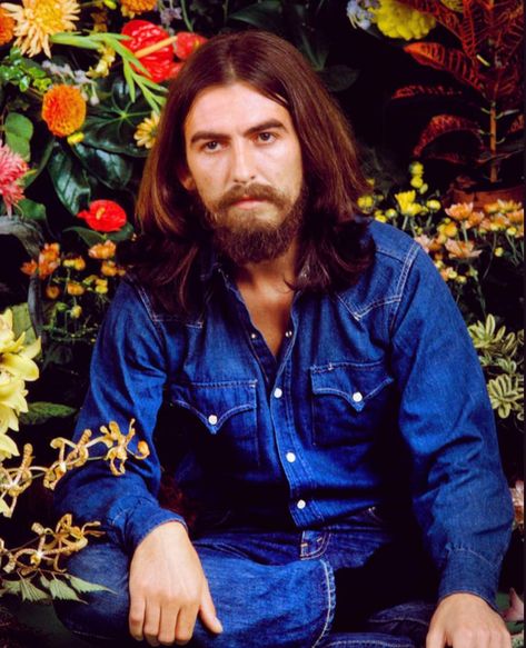 70s pop culture 🍒 on Instagram: “George Harrison photographed by Wolfgang Heilemann, 1970 🧡” George Harrison Outfit Ideas, George Harrison Hair, George Harrison Long Hair, George Harrison Outfit, George Harrison Style, George Harrison All Things Must, George Beatles, George Harrison Art, Beatles Style