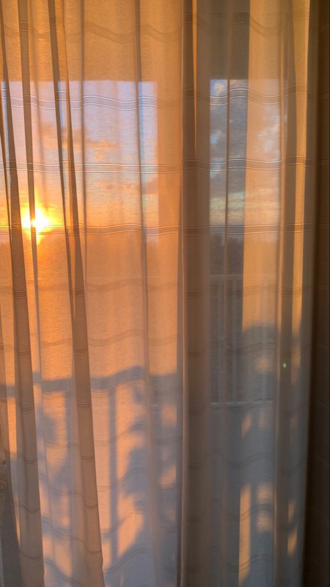 Curtain Background Aesthetic, Golden Hour Background, Blue Curtains Bedroom, Golden Hour Sunset, Ocean Background, Orange Curtains, Background Orange, Morning Aesthetic, Wallpaper Aesthetics