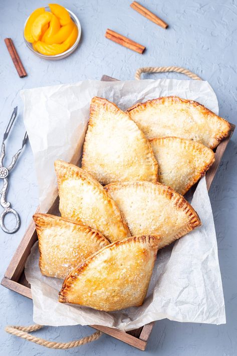 Easy peach empanadas recipe Peach Empanadas Recipes, Fruit Empanadas Recipe, Peach Empanadas, Empenada Recipe, Fruit Empanadas, Fig Newton Recipe, Baked Potato Bar, Latino Food, Easy Peach Cobbler Recipe