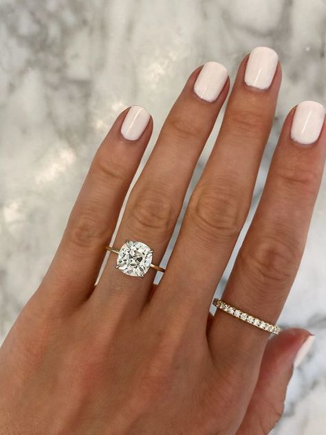 There's so much beauty in simplicity! Gold Band Engagement Ring Set, Engagement Ring With Round Diamond, Engagement Rings Round Unique, 3 Carat Round Engagement Ring 4 Prong, Circle Engagement Ring, Mine Cut Engagement Ring, Old Mine Cut Engagement Ring, Circle Wedding Rings, Solitare Engagement Ring