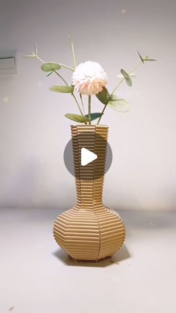 Cardboard Decor, Paper Vase, Chair Exercises, Jar Diy, Cardboard Crafts, Bottle Crafts, Sustainable Living, Cardboard Box, Diy Inspiration