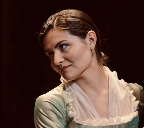 Elizabeth Schuyler, Eliza Schuyler, Phillipa Soo, White