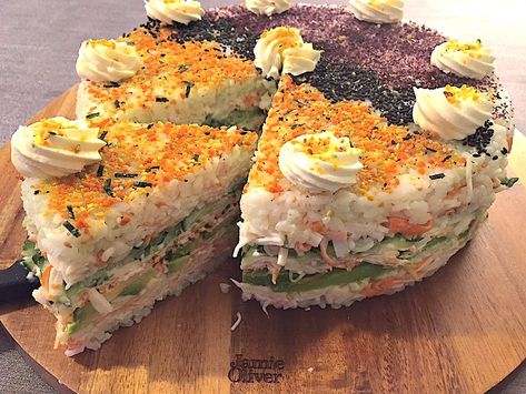 Sushi Cake - Super easy and so delicious! — Steemit Avocado Sushi Cake, Pan Sushi, Sushi Cake, Cup Of Rice, Bundt Pan, Shredded Carrot, Sushi Rolls, Rice Vinegar, So Delicious