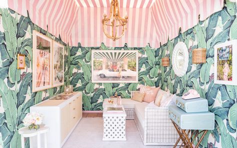 Your Instagram Literally Can’t Handle This New Cabana at the Beverly Hills Hotel Martinique Wallpaper, Los Angeles Wallpaper, The Beverly Hills Hotel, Banana Leaf Wallpaper, Coffee Room, Gray Malin, Iconic Wallpaper, Beverly Hills Hotel, Popular Wallpaper