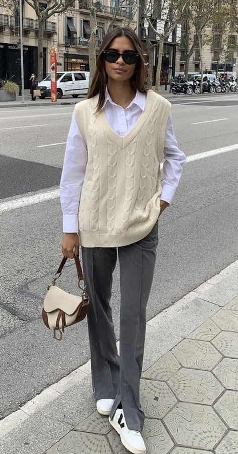 Tan Knit Vest Outfit, Oversized Sweater Vest Outfit, Wool Vest Outfit, Outfit Milano, Taiwan Ootd, Knitted Vest Outfit, White Vest Outfit, Sweater Vest Outfit Women, Vest Outfit Women