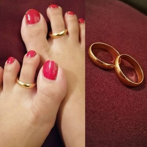 Gold toe nails