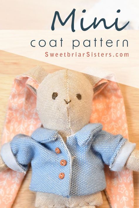 Sew a miniature coat for your dollhouse dolls or mini animals. Perfect project for a confident beginner sewist sewing for kids. Diy Miniature Stuffed Animals, Mini Doll Sewing Pattern Free, Small Soft Toys Sewing Patterns, Sewing Tiny Doll Clothes, Tiny Teddy Bear Pattern Sewing, Diy Rag Dolls, Small Stuffed Animals, Tiny Clothes, Coat Pattern Sewing