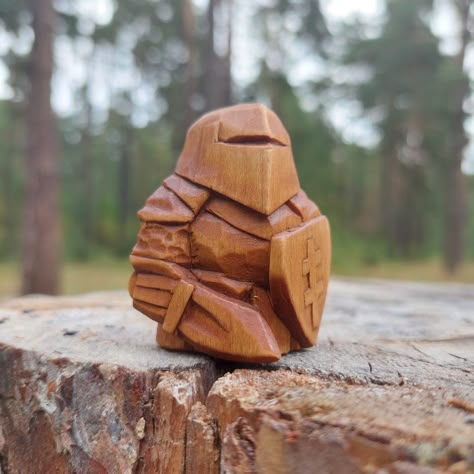 Whittle Wood Ideas, Wood Carving Figures, Wood Sculpture Ideas Simple, Wood Carving Simple, Simple Whittling Projects, Whittle Projects, Whittling Projects For Beginners, Wood Carving Ideas Beginner, Wood Whittling