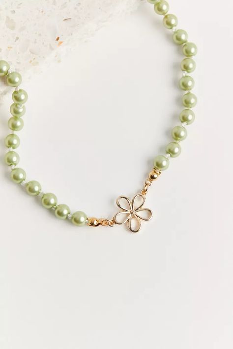 green necklace Green Pearl Necklace, Class Jewelry, Galaxy Jar, Diy Pearl Necklace, Kids Gold Jewelry, College Class, Diy Galaxy, Pearl Charm Necklace, Simple Hoop Earrings