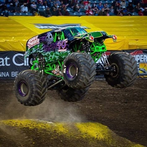 Monster Jam Aesthetic, Gravedigger Monster Truck, Jamming Aesthetic, Big Monster Trucks, Monster Jam Trucks, Big Monster, Truck Photos, Monster Truck Party, Grave Digger