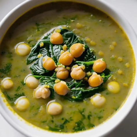 Garlic Spinach Chickpea Soup Filled With Delicious And Easy Ingredients To Try - Soup Chick Chickpea Spinach Soup, Chickpea Spinach, Garlic Spinach, Chickpea Soup, Creamed Potatoes, Spinach Soup, Garbanzo Beans, Canned Chickpeas, Main Courses