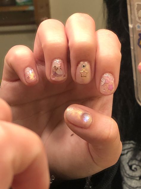 Short Nails With Stickers, Cat Nail Stickers, Charms On Short Nails, Cat Sticker Nails, Short Charm Nails, Short Nails Charms, Short Natural Nails, Nails Korean, Korean Nails