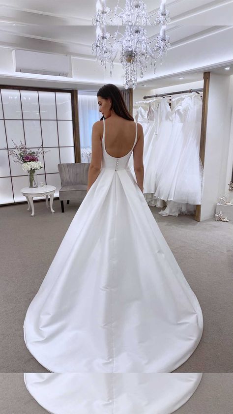 suzanneneville on Instagram: E T E R N I T Y 💗 . . . . #SN2021 #suzanneneville #londoncouturebridal #couture #newcollection #londonbridal #designerweddingdress… Elegant Plain Wedding Dress, Timeless Classy Wedding Dress, Simple Plain Wedding Dress, Satin Wedding Dress With Veil, Plain Satin Wedding Dress, Wedding Dresses Plain, Basic Wedding Dresses, Plain White Wedding Dress, A Line Wedding Dress Satin