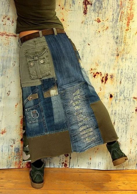 Old Jeans Ideas, Patchwork Clothes Diy, Återvinna Jeans, Vestiti In Jeans, Ropa Upcycling, Jeans Ideas, Embroidery Denim, Denim Crafts Diy, Patchwork Clothes