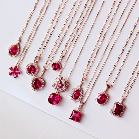 Red Stone Necklace, Gem Design, Jewelry Ruby, Fancy Jewelry Necklace, Pretty Jewelry Necklaces, Rectangle Pendant, Camellia Flower, Indian Jewelry Sets, Gold Jewellery Design Necklaces