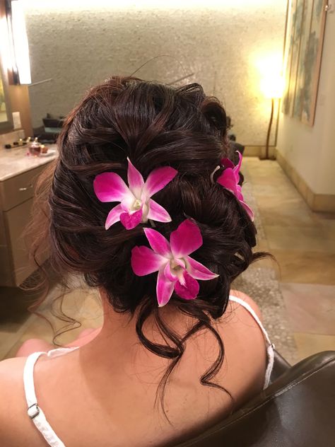 Hawaiian wedding hair #wedding hair #hawaii Hawaii Hairstyle, Wedding Makeup And Hair, Hawaiian Hairstyles, Hairstyles Theme, Hair Stylies, Hawaiian Wedding, Makeup And Hair, Hair Wedding, Dream Hair