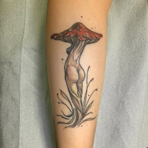 Mushroom Tattoo, Tattoo Apprenticeship, Cool Tattoo Drawings, Saved Tattoo, Mushroom Tattoos, Birth Flower Tattoos, Pin Up Tattoos, Minimalist Tattoos, Next Tattoo