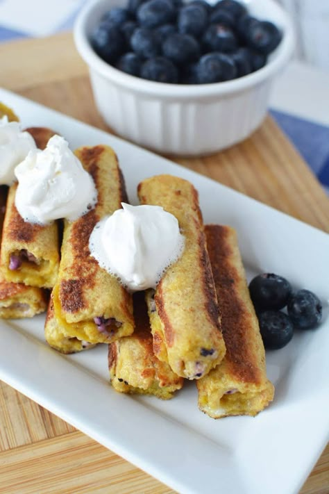 Breakfast Ideas For One, Blueberry And Cream Cheese, Appetizer Toasts, Cream Cheese French Toast, Toast Roll Ups, Cheese French Toast, Cream Cheese Roll Up, Stuffed French Toast Cream Cheese, French Toast Roll Ups