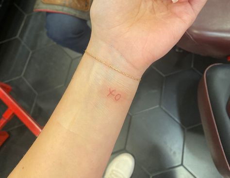 xo red tattoo, red ink, small tattoo, dainty tattoo Red Xo Tattoo, Small Xo Tattoo, Red Ink Fine Line Tattoo, Small Red Ink Tattoo, Tattoo Red Ink, Xoxo Tattoo, Tattoo Dainty, Xo Tattoo, Dainty Tattoo