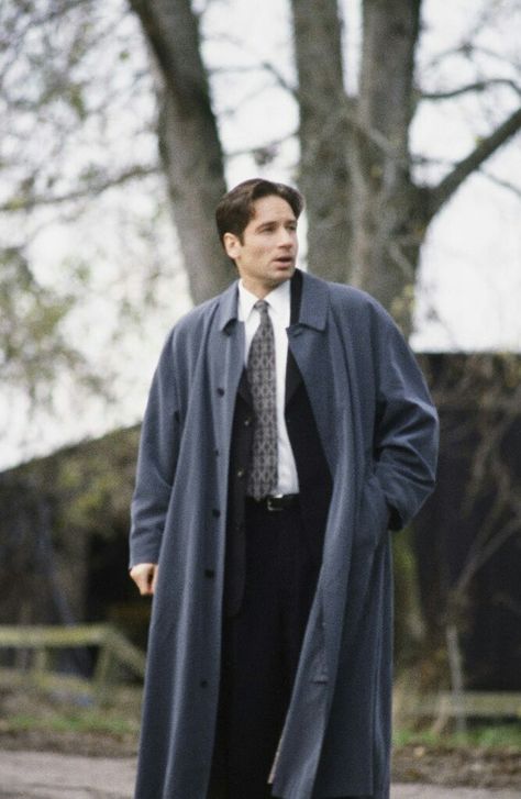 X Files Fashion, X Files Outfit, Fox Mulder Outfit, Fox Mulder Wallpaper, X Files Costume, Fox Mulder Aesthetic, Mulder X Files, X Files Aesthetic, X Files Mulder