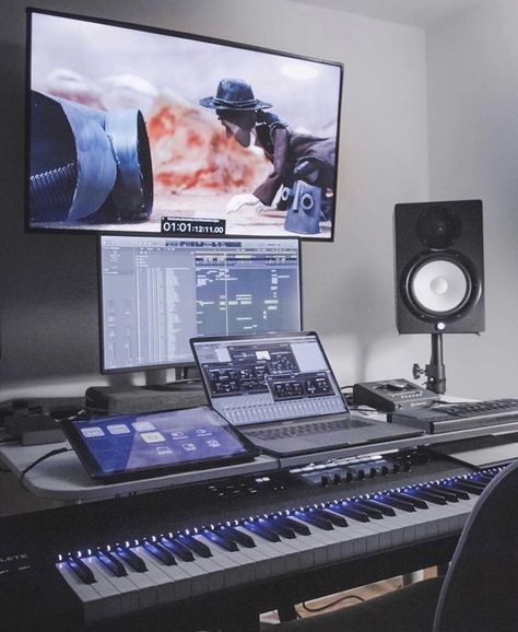 Small Music Studio, Home Music Studio Ideas, Music Studio Design, Home Studio Desk, Guitar Studio, Home Recording Studio Setup, Recording Studio Setup, Home Studio Ideas, Home Music Rooms