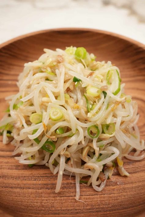 Korean Bean Sprout Side Dish, Bean Sprout Side Dish, Bean Sprouts Recipe, Cj Eats, Bean Sprout Recipes, Bean Sprout, Korean Side Dishes, Sprouts Recipe, Quick Side Dishes