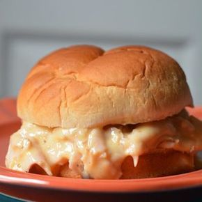 Crock Pot Turkey Sandwiches - Great for leftovers! Cheeseburger Sandwiches, Shredded Turkey Sandwiches, Pulled Turkey Sandwiches, Leftover Chicken Recipe, Turkey Cheese Sandwich, White Castle Burgers, Crock Pot Turkey, Cheesy Turkey, Hot Turkey Sandwiches