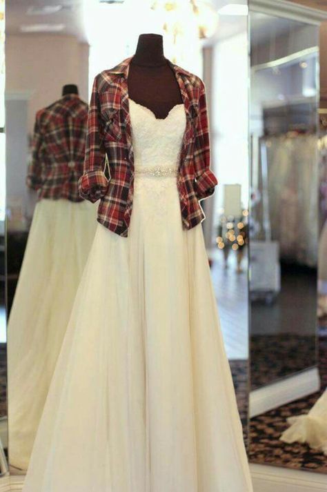 For a Supernatural-themed wedding. Only thing I'd change is belt the flannel too (put the belt over the flannel). Supernatural Wedding, Vestidos Country, Wedding Dresses Country, Wedding Dress Jacket, Vow Renewal Dress, Dresses Country, Camo Wedding, Country Wedding Ideas, Boda Mexicana