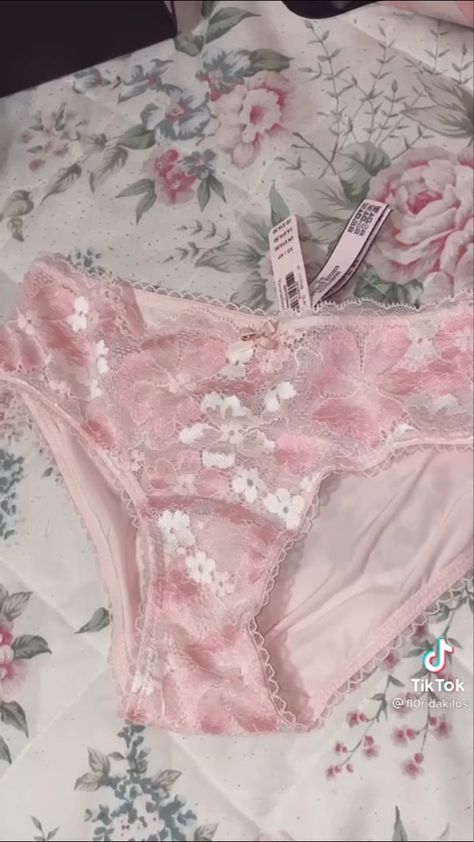 Bra Organization, Pretty Swimwear, Lingerie Pink, Gym Mirrors, Pink Outfits Victoria Secret, Bra Image, Pretty Bras, Cute Images For Dp, Clueless Outfits