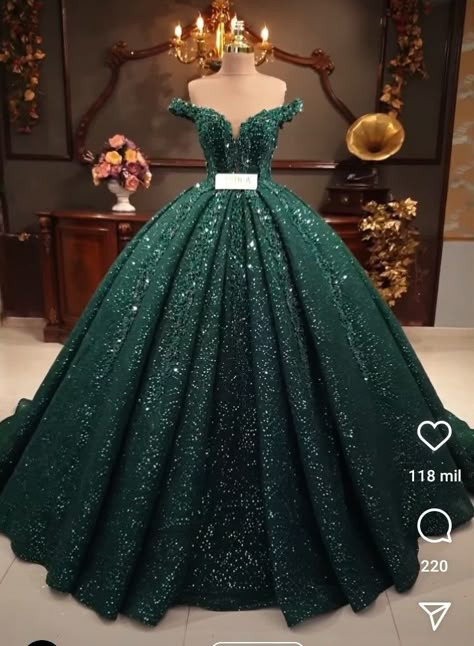 Dark Green Quinceanera Dresses, Gold Sweet 16 Dresses, Emerald Green Ball Gown, Green Quince Dress, Green Quinceanera Theme, Emerald Green Gown, Green Ball Gown, Green Quinceanera Dresses, Emerald Green Prom Dress